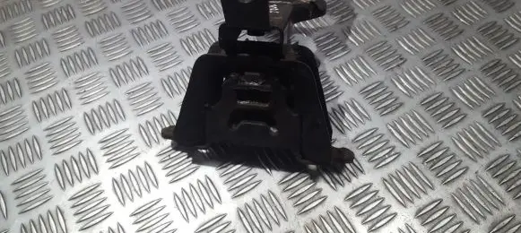 Citroen C1 Engine mount bracket