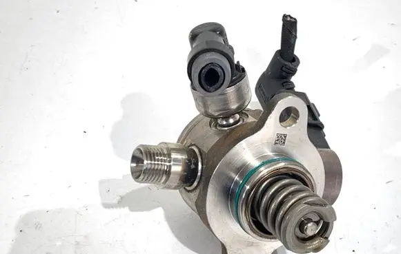 Skoda Scala Fuel injection high pressure pump 05E127027A