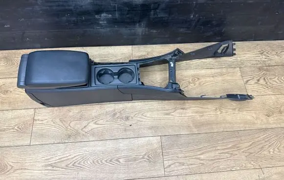 Volvo V70 Center console 9204303