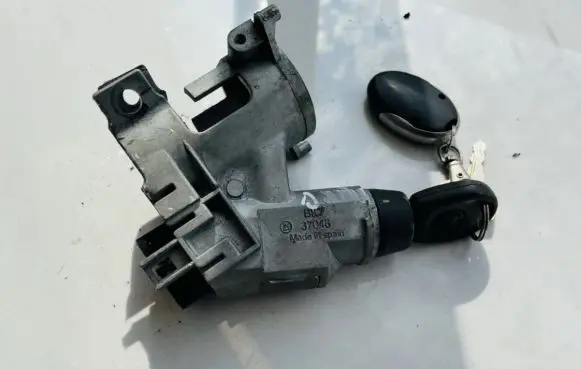 Volkswagen PASSAT B4 Ignition lock 357905851D 37046