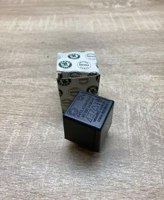 Skoda Felicia II Other relay 441040491046
