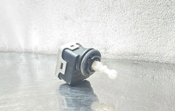 Opel Vectra C Headlight level adjustment motor 00787806