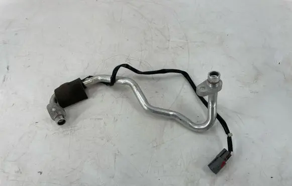Renault Megane E-Tech Air conditioning (A/C) pipe/hose 924425MZ3A