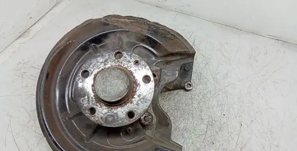 Rear wheel hub spindle/knuckle