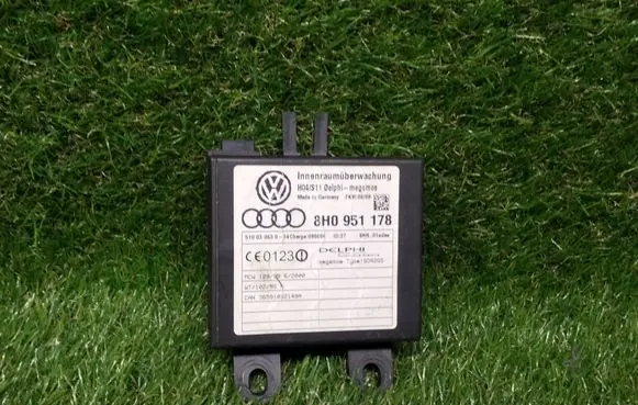 Audi A4 S4 B7 8E 8H Alarm control unit/module AH0951178