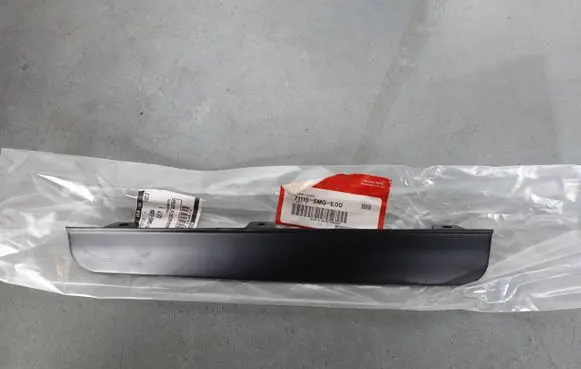 Honda Civic Front bumper splitter molding 71115SMGE00 71115-SMG-E00