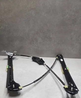 Volkswagen Golf VII Front door window regulator with motor 5G4837461H C03532105