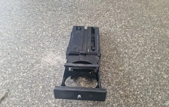 Cup holder front
