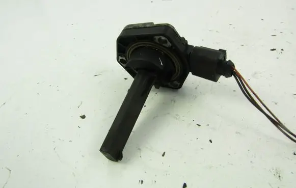 Audi A4 S4 B7 8E 8H Oil level sensor 06E907660