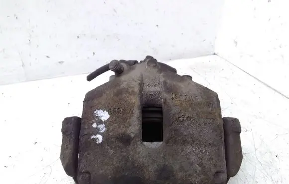 Volkswagen PASSAT B6 Front brake caliper