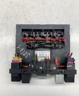 Volkswagen Golf V Comfort/convenience module 3C0937049D F005V00525