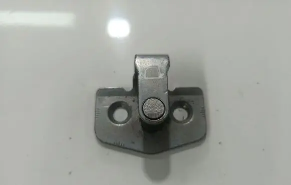 Opel Astra H Front door lock loop/hook striker 