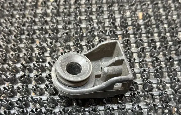 Citroen DS5 Radiator mount bracket 9628677880