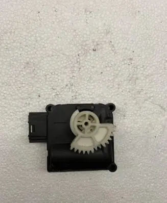 Audi A6 S6 C6 4F A/C air flow flap actuator/motor 0132801369