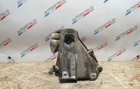 BMW X5 E70 Engine mounting bracket 6790022