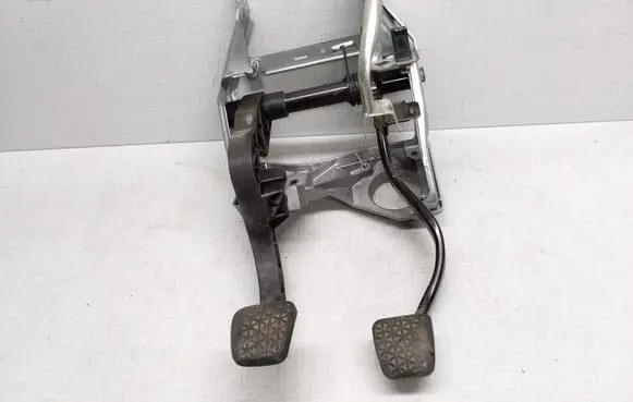 Opel Vectra C Pedal assembly 