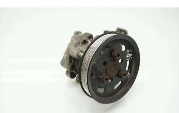 Volkswagen PASSAT B5.5 Power steering pump 038145255D