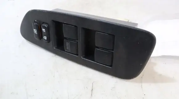 Toyota Auris 150 Electric window control switch