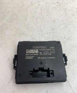 Volkswagen PASSAT B8 Gateway control module 5Q0907530AJ