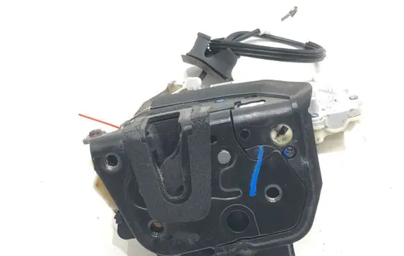 Audi A8 S8 D3 4E Front door lock 4F1837016