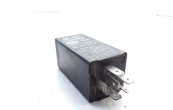 Volkswagen Golf II Hazard warning light relay 443919082C