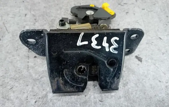 Chevrolet Captiva Tailgate lock latch