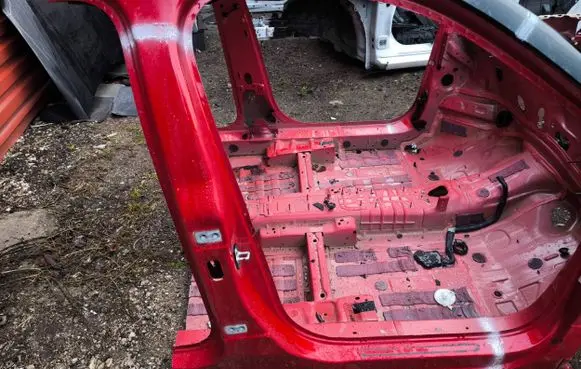Peugeot 2008 II Pillar (middle) 