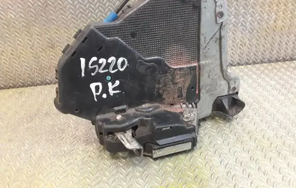 Lexus IS 220D-250-350 Coupe door lock (next to the handle) 6904053090
