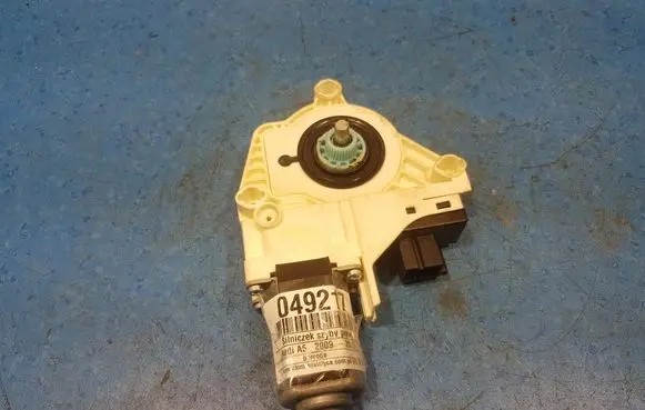 Audi A5 Sportback 8TA Vent window/glass motor 8T0959802A