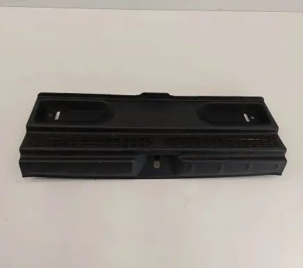 Trunk/boot sill cover protection
