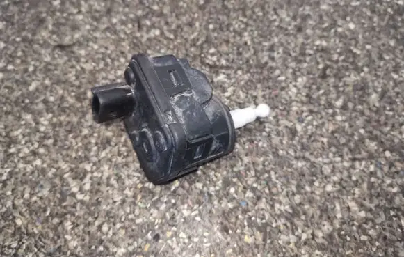 Volvo S40, V40 Headlight level adjustment motor 00728232