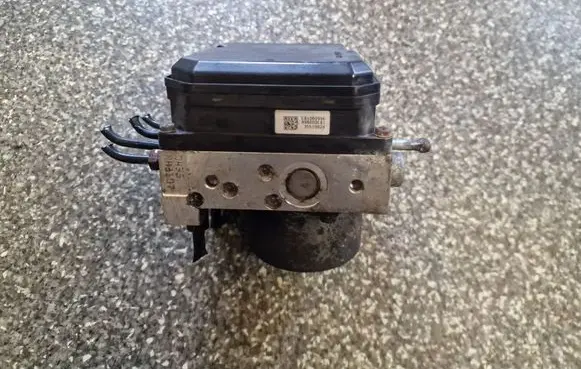 Nissan X-Trail T31 ABS Pump A9800E81