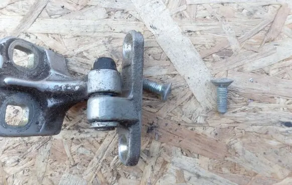 Mercedes-Benz A W168 Front door upper hinge