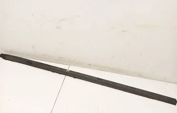 Hyundai Kona I Front door glass trim molding 