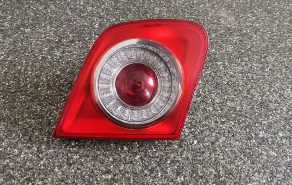 Volkswagen Jetta V Tailgate rear/tail lights 1K5945093