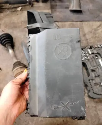 Opel Astra J Fuse box cover 13302323