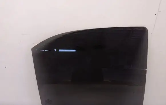 KIA Sorento Rear door window glass