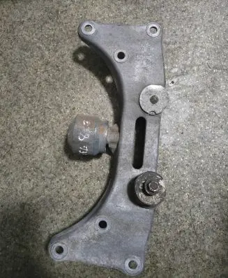 Gearbox mounting bracket