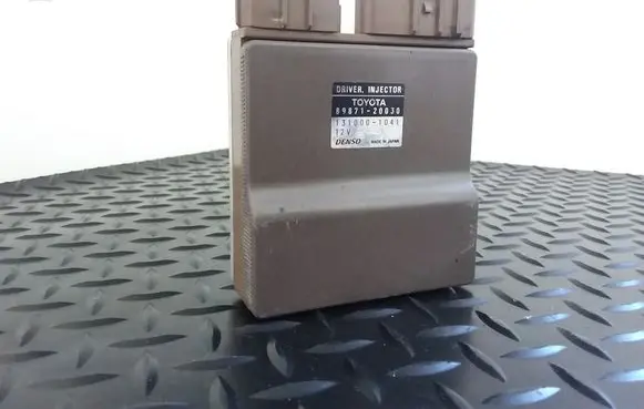 Toyota Corolla E120 E130 Fuel injection control unit/module 8987120030 1310001041