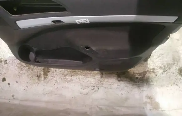 Skoda Octavia Mk2 (1Z) Front door card panel trim