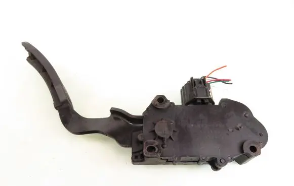 Nissan Quest Accelerator throttle pedal 18002CK005