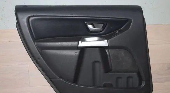 Volvo XC90 Front door card panel trim