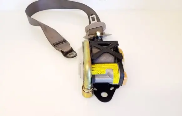 Mitsubishi Grandis Front seatbelt C90019HL