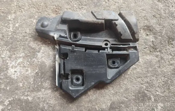 Volvo C30 Fender mounting bracket 31214884