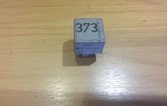 Volkswagen PASSAT B5 Other relay 8D0951253A 373 899313000