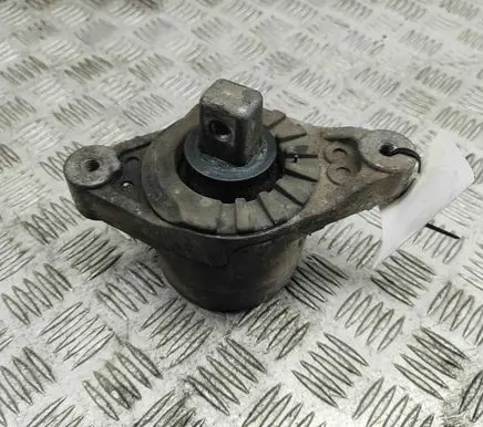 Engine mount bracket