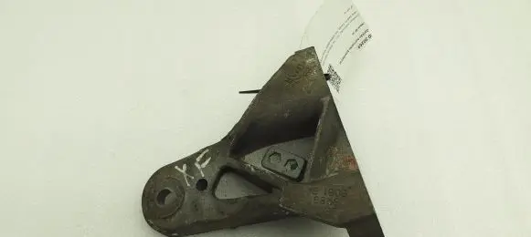 Jaguar XF X250 Engine mounting bracket 5R836061BA