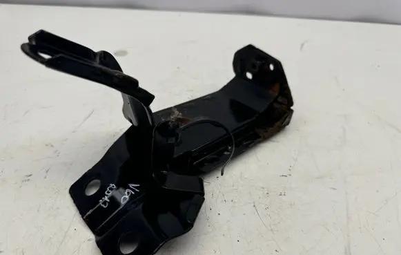 Radiator mount bracket