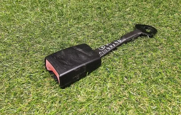 Audi A4 S4 B7 8E 8H Front seatbelt buckle 8H0857755