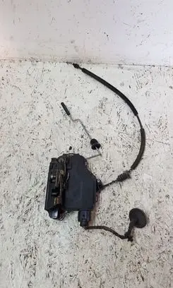 Volkswagen New Beetle Front door lock 